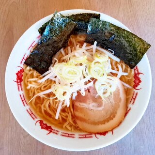 もやしチャーシューの自家製醤油ラーメン